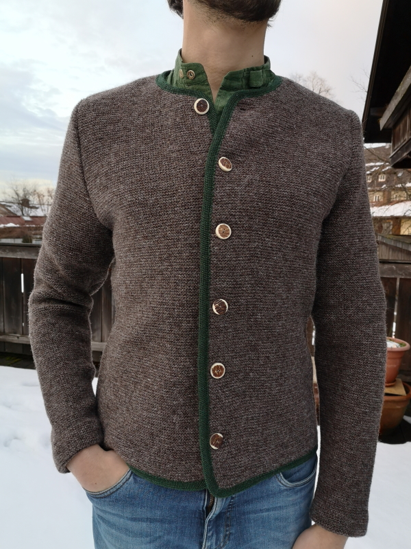 eichermueller-trachten-herren-strickjacke-braun-01