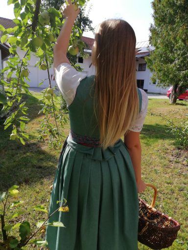 März